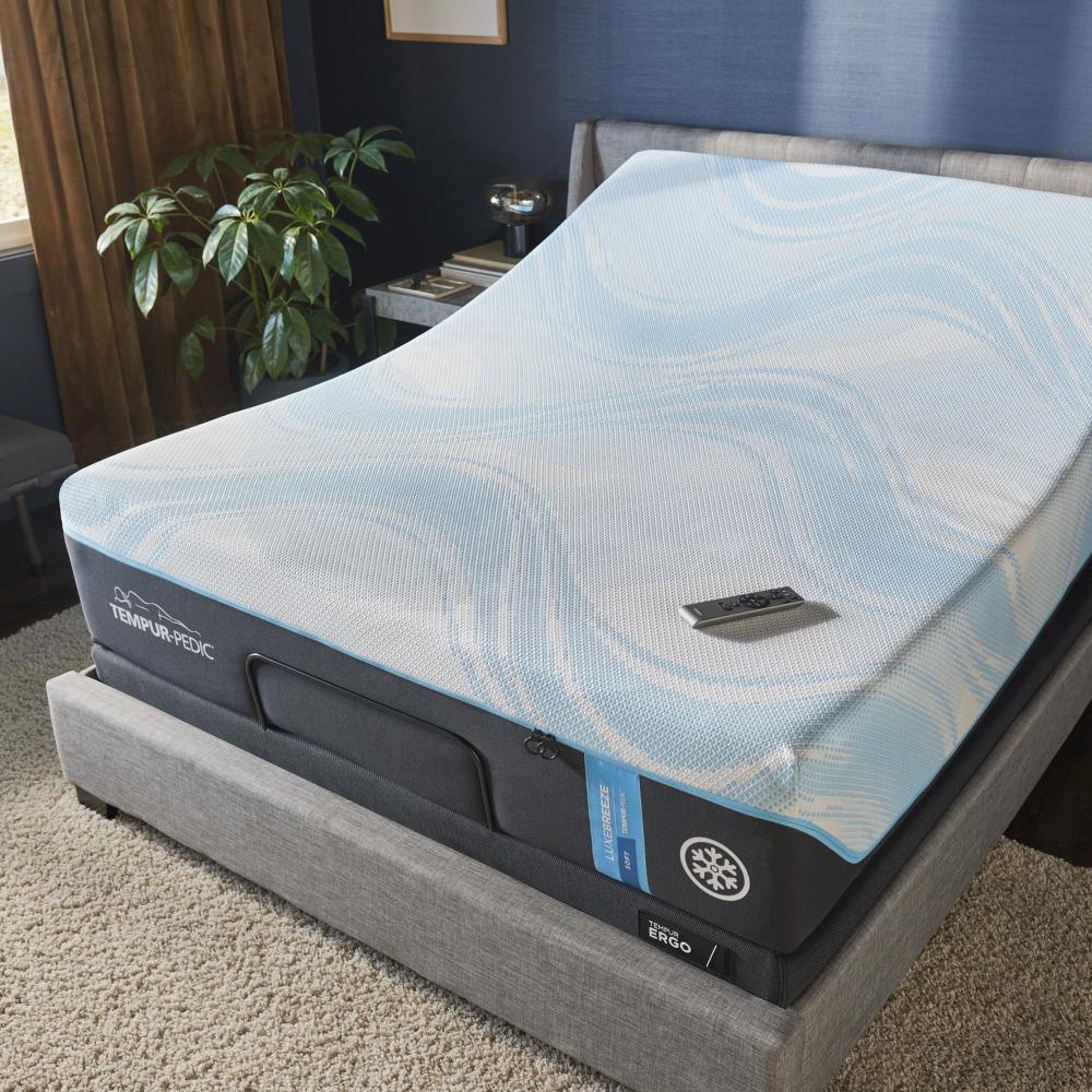 TEMPUR-Ergo® Power Base, room view with mattress